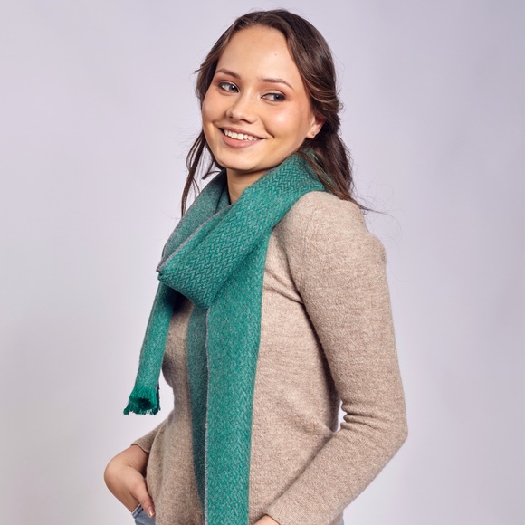 Forest green Alpaca scarf shawl. Winter scarf. Women scarf - Picture 2 of 2